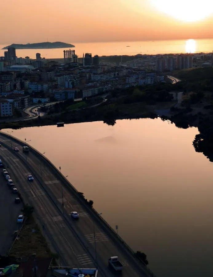 Sea And Lake View In Maltepe Istanbul Apartment